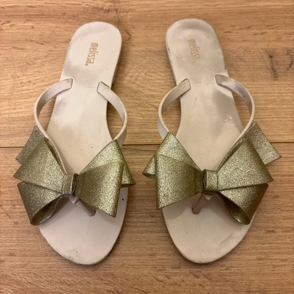 MELISSA Harmonic Bow‎ III Thong Sandals Beige/Gold Women Size 8 Jelly Summer
